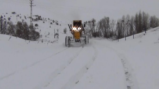 Kırıkkale’de Kar Esareti Sürüyor: 113 Köy Yolu Ulaşıma Kapandı