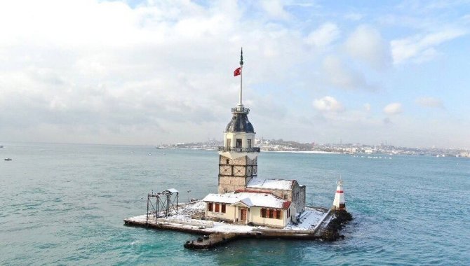 Beyaz Gelinliğini Giyen Kız Kulesi Fotoğrafçı Akınına Uğradı