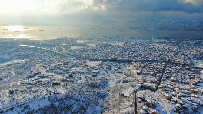 İ̇zmit Körfezi Beyaz Gelinliğini Giydi