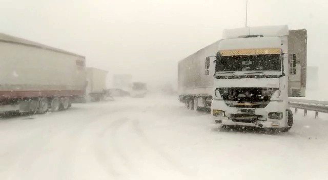 Kuzey Marmara Otoyolunda Yaklaşık 30 Araç Birbirine Girdi