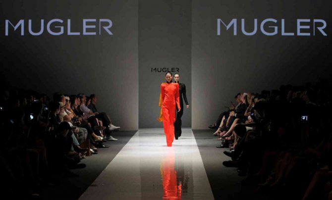 Lady Gaga Gibi İsimleri Giydiren Fransız Modacı Mugler Hayatını Kaybetti