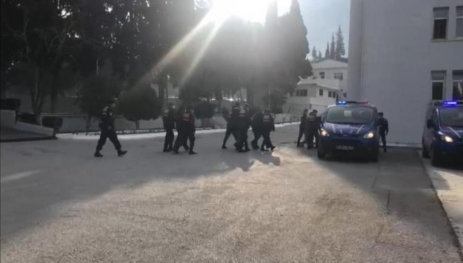 Manisa’da Jandarma Ekiplerinden Hırsızlara Operasyon: 3 Kişi Tutuklandı