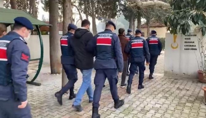Manisa’da Jandarma Ekiplerinden Hırsızlara Operasyon: 3 Kişi Tutuklandı