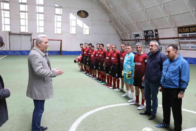 Melikgazi Belediyesi Dayanışma Ve Dostluk Futbol Turnuvası Başladı