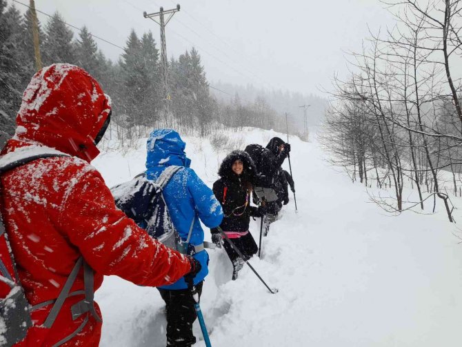 1.5 Metre Karda Kış Yürüyüşü