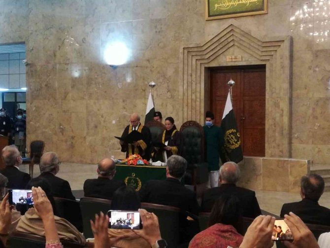 Pakistan’da İlk Kadın Yüksek Mahkeme Yargıcı Seçildi