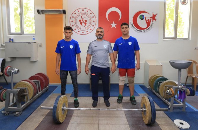 Pamukkale Belediyespor Haltercileri Türkiye Şampiyonasında Derece Peşinde