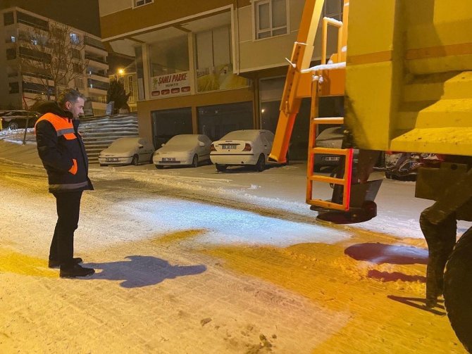 Pursaklar’da Her An Her Dakika Her Sokakta Karla Mücadele