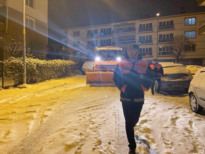 Pursaklar’da Her An Her Dakika Her Sokakta Karla Mücadele