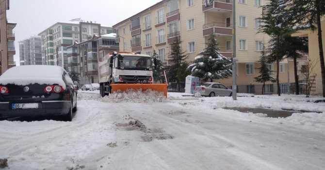 Pursaklar’da Her An Her Dakika Her Sokakta Karla Mücadele