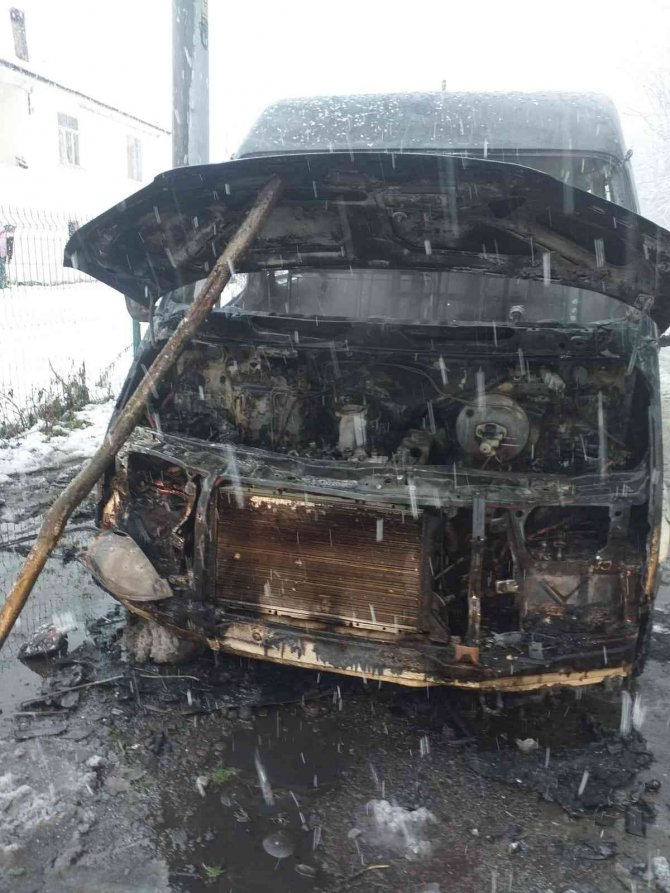 Alev Alan Minibüs Küle Döndü