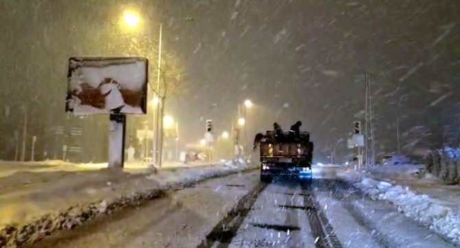 Karla Mücadele Gece-gündüz Aralıksız Devam Ediyor