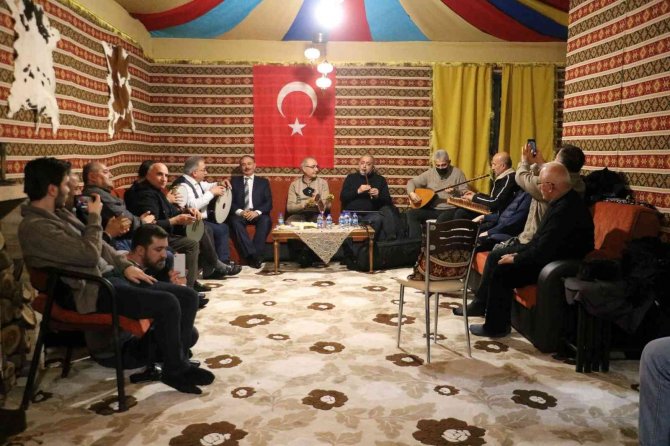 Unutulmaya Yüz Tutan Asırlık Geleneği Yaşatıyorlar