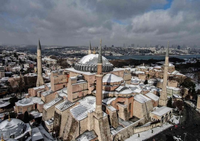 İ̇stanbul’da Masalsı Kar Manzaraları, Tarihi Yarımada Beyaza Büründü