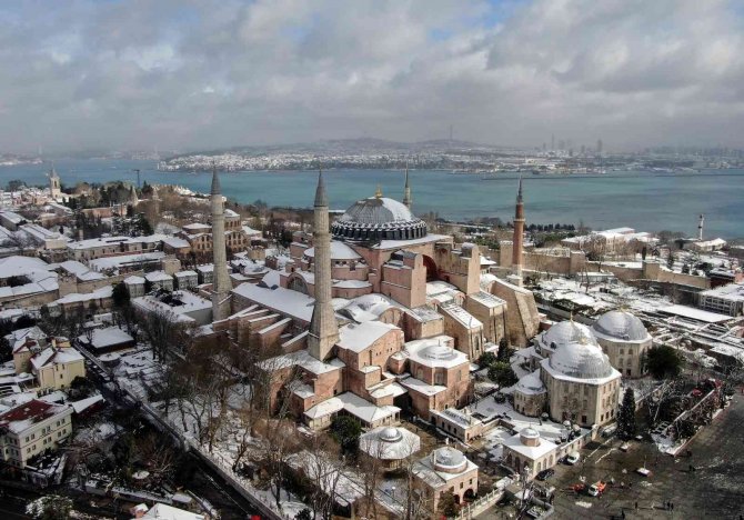 İ̇stanbul’da Masalsı Kar Manzaraları, Tarihi Yarımada Beyaza Büründü