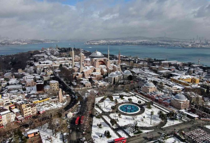 İ̇stanbul’da Masalsı Kar Manzaraları, Tarihi Yarımada Beyaza Büründü