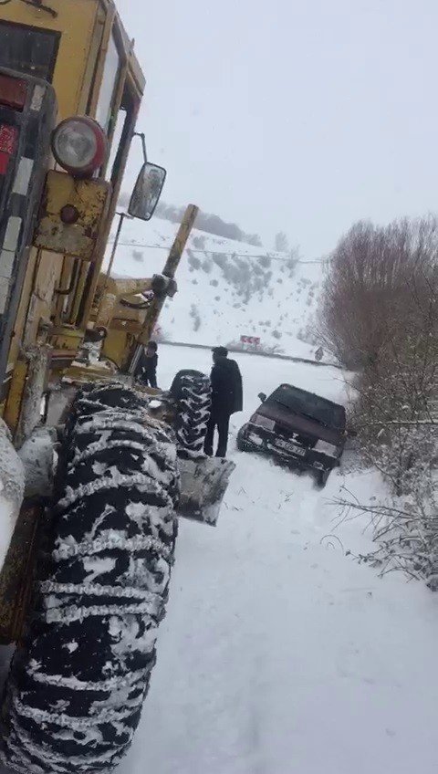 Kara Saplanan Aracı Özel İ̇dare Ekipleri Kurtardı