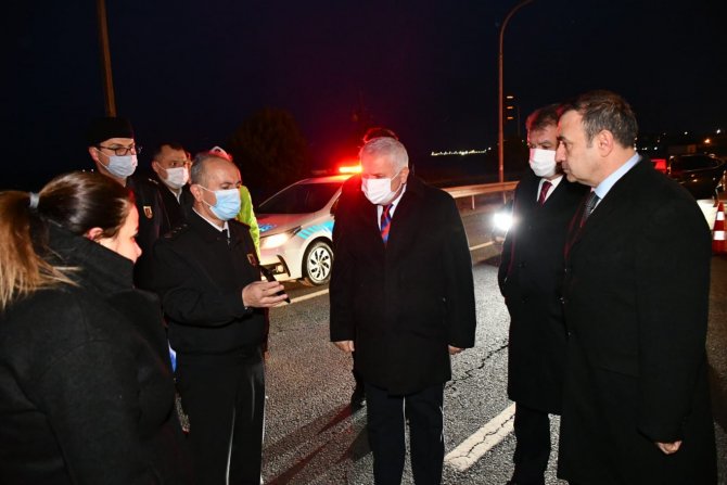 Tekirdağ Valisi İ̇stanbul Sınırına Gidip Tek Tek Uyardı