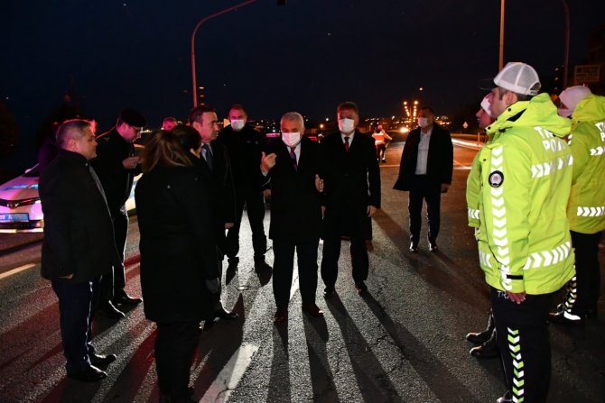 Tekirdağ Valisi İ̇stanbul Sınırına Gidip Tek Tek Uyardı