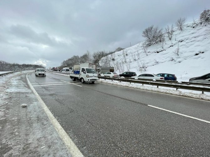 Yalova-bursa Kara Yolu Kayan Tır Sebebiyle Kapandı