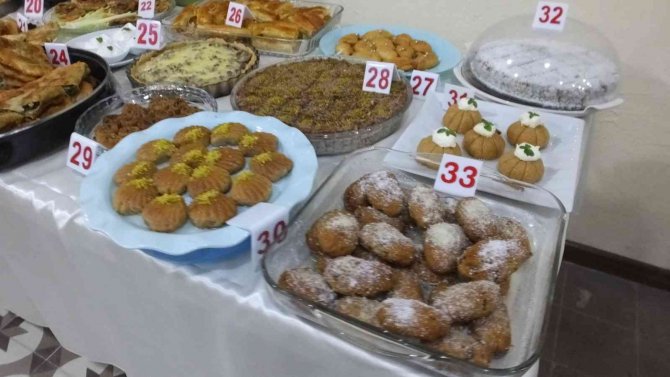 Balıkesir’de Zeytinyağlı Yemekler Yarıştı
