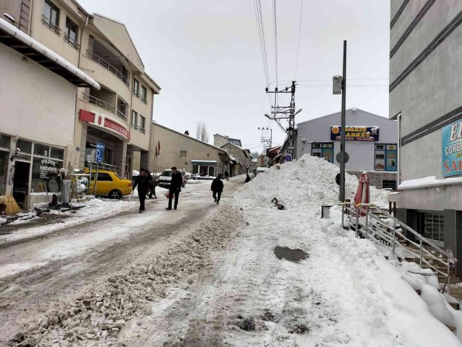 Mihalıççık Yollarında Çalışmalar Sürüyor