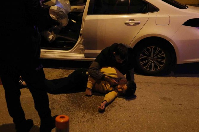 Seyir Halindeyken Bayılan Sürücü Polis Aracına Arkadan Çarparak Durabildi