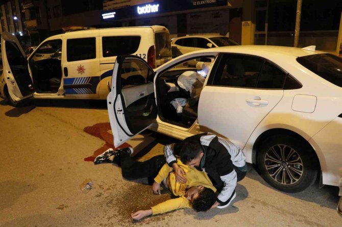 Seyir Halindeyken Bayılan Sürücü Polis Aracına Arkadan Çarparak Durabildi
