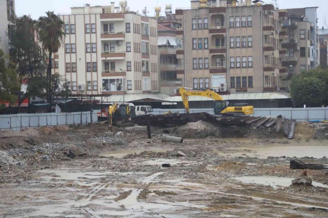 Mega Projede, Sağanak Yağmura Rağmen Çalışmalar Sürüyor
