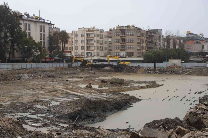Mega Projede, Sağanak Yağmura Rağmen Çalışmalar Sürüyor
