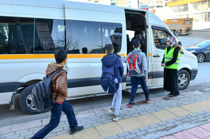 Ankara Büyükşehir, 2 Bin 166 Öğrenciye Servis Ücreti Desteği Sağlayacak