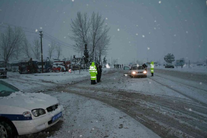 Antalya-konya Karayolu Tüm Araç Trafiğine Kapatıldı