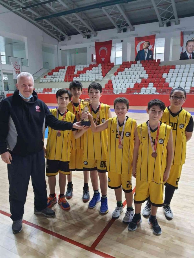 Bozüyük Belediyesi Eğitim Ve Spor Kulübü Basketbolda İl Birincisi Oldu