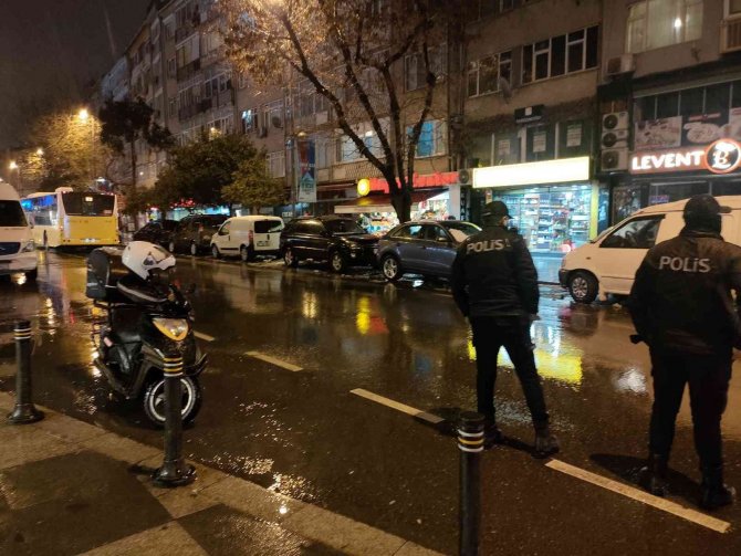 Beşiktaş’ta Yasağa Rağmen Sokağa Çıkan Motosikletli Kuryelere Ceza Yağdı