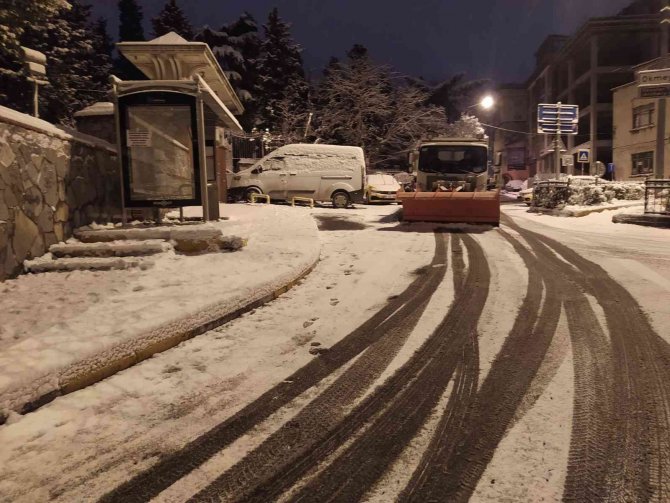 Beyoğlu Belediyesi Ekiplerinden Ana Arterlerde Gece Mesaisi