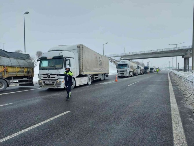 İ̇stanbul’a Giden Otobüslerin Bolu Geçişine İzin Veriliyor