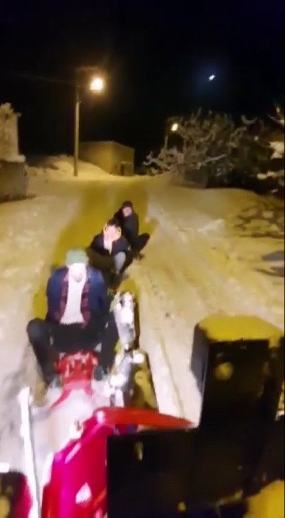 Bursa’da Yollar Buz Pistine Döndü, Kazalar Kaçınılmaz Oldu
