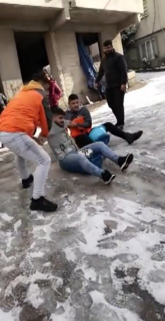 Bursa’da Yollar Buz Pistine Döndü, Kazalar Kaçınılmaz Oldu
