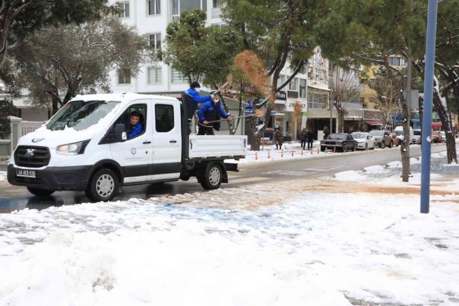 Büyükşehir’den Yoğun Kar Mesaisi