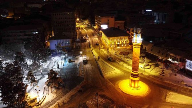 Çorum’da Şehir İçerisinde Toplanan Karlar Çomar Barajı’na Taşınıyor