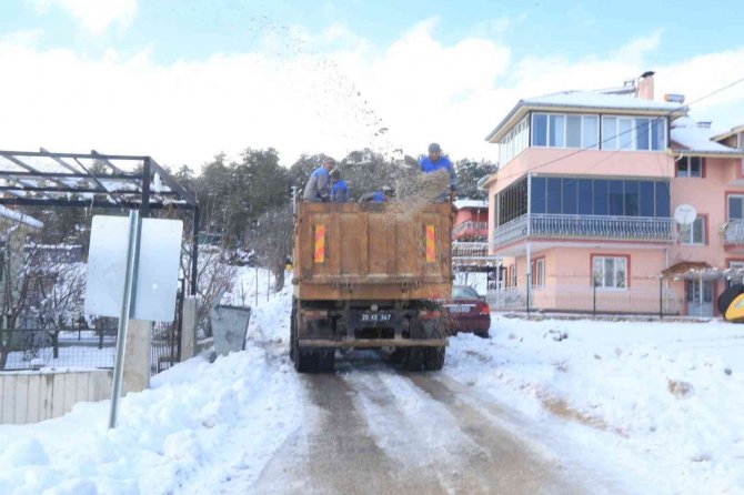 Çameli’de Karla Mücadele Devam Ediyor
