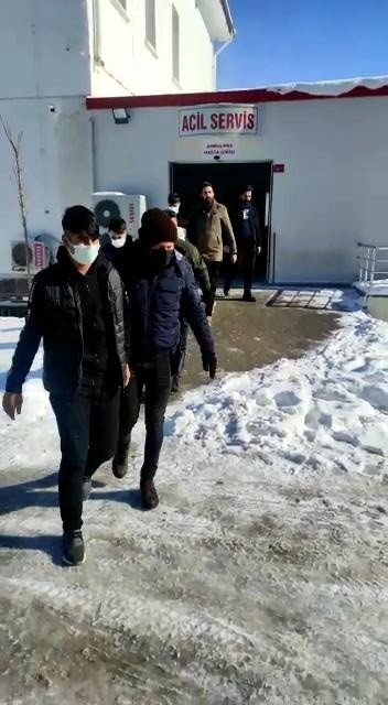 Diyarbakır’da Bıçakla Vatandaşları Gasp Eden 3 Kişi, Polis Ekiplerince Yakalandı
