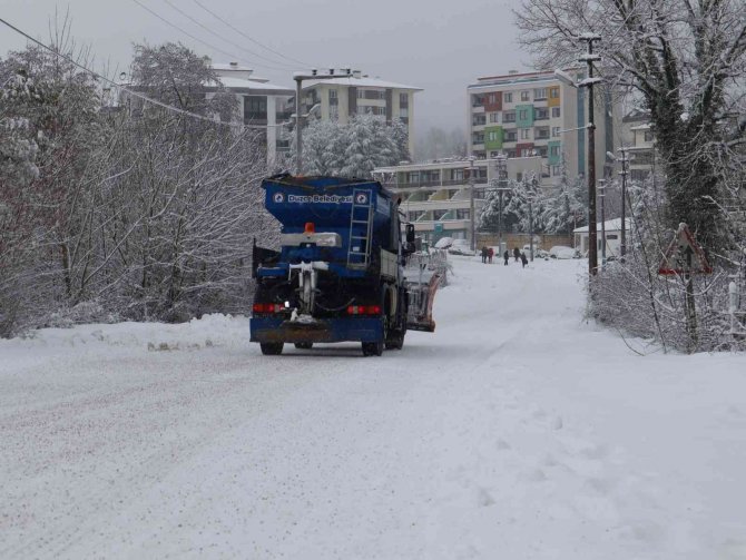Kar Temizliği Her Yerde Sürecek