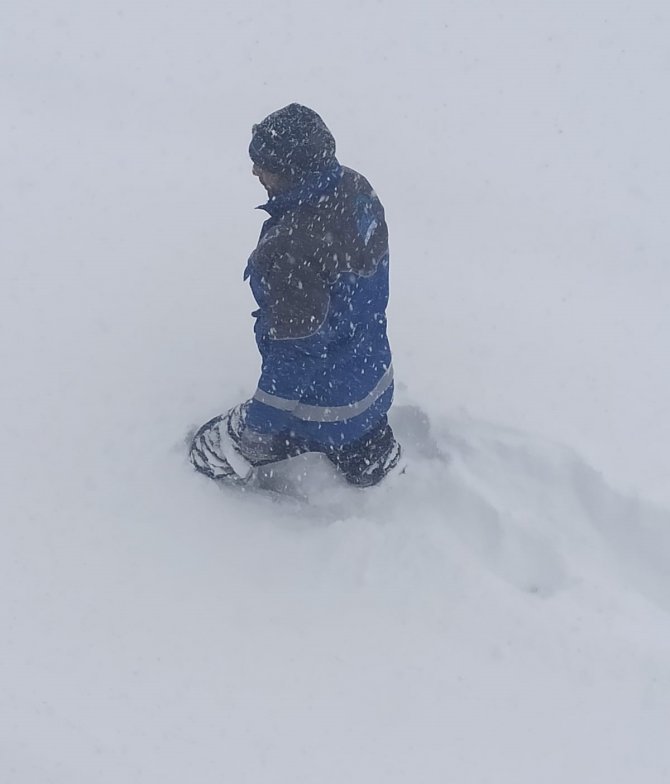 Enerji Kahramanlarının Karlı Yollarda Zorlu Mücadelesi Sürüyor