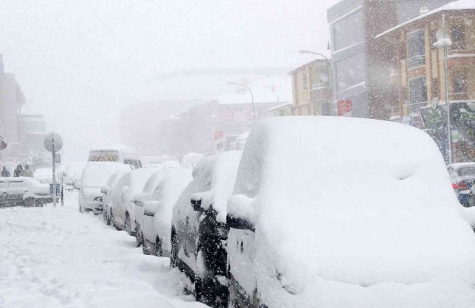 Erzincan’da Kar Ve Tipiden 401 Köy Yolu Ulaşıma Kapandı
