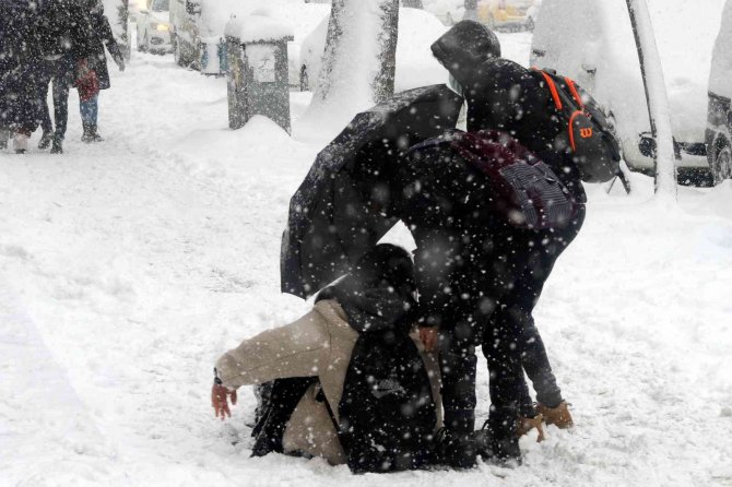 Erzincanlıların Kar Ve Buzla İmtihanı