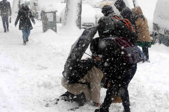 Erzincanlıların Kar Ve Buzla İmtihanı
