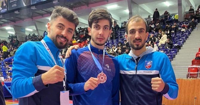 Etü’lü Sporcular 2 Altın, 1 Gümüş Madalya Kazandı