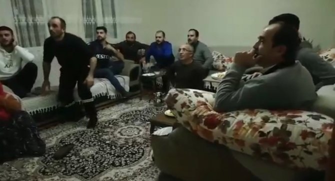 Trabzonspor Taraftarı Şampiyonluk Yaklaştıkça Kendinden Geçiyor