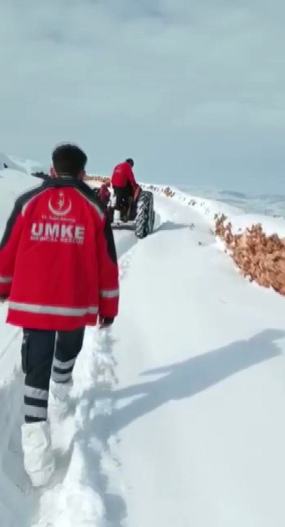 Hasta Almaya Giderken Kara Saplanan Umke Ekibini Başka Bir Umke Ekibi Kurtardı